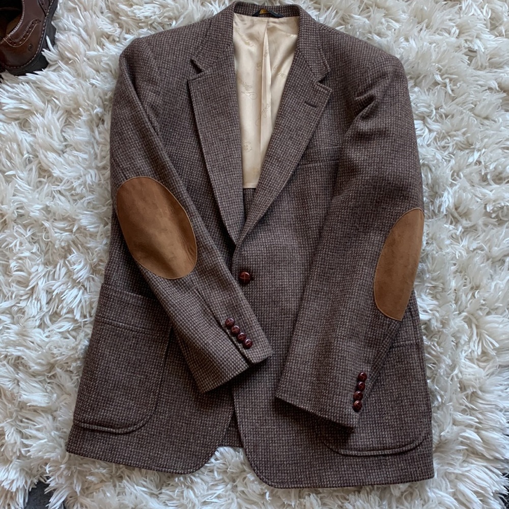 Wool vintage sport coat w/patches ..excellent cond size 42